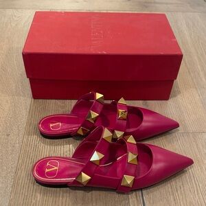 Valentino Women's Fuchsia and Gold Roman Studded Mules Slides